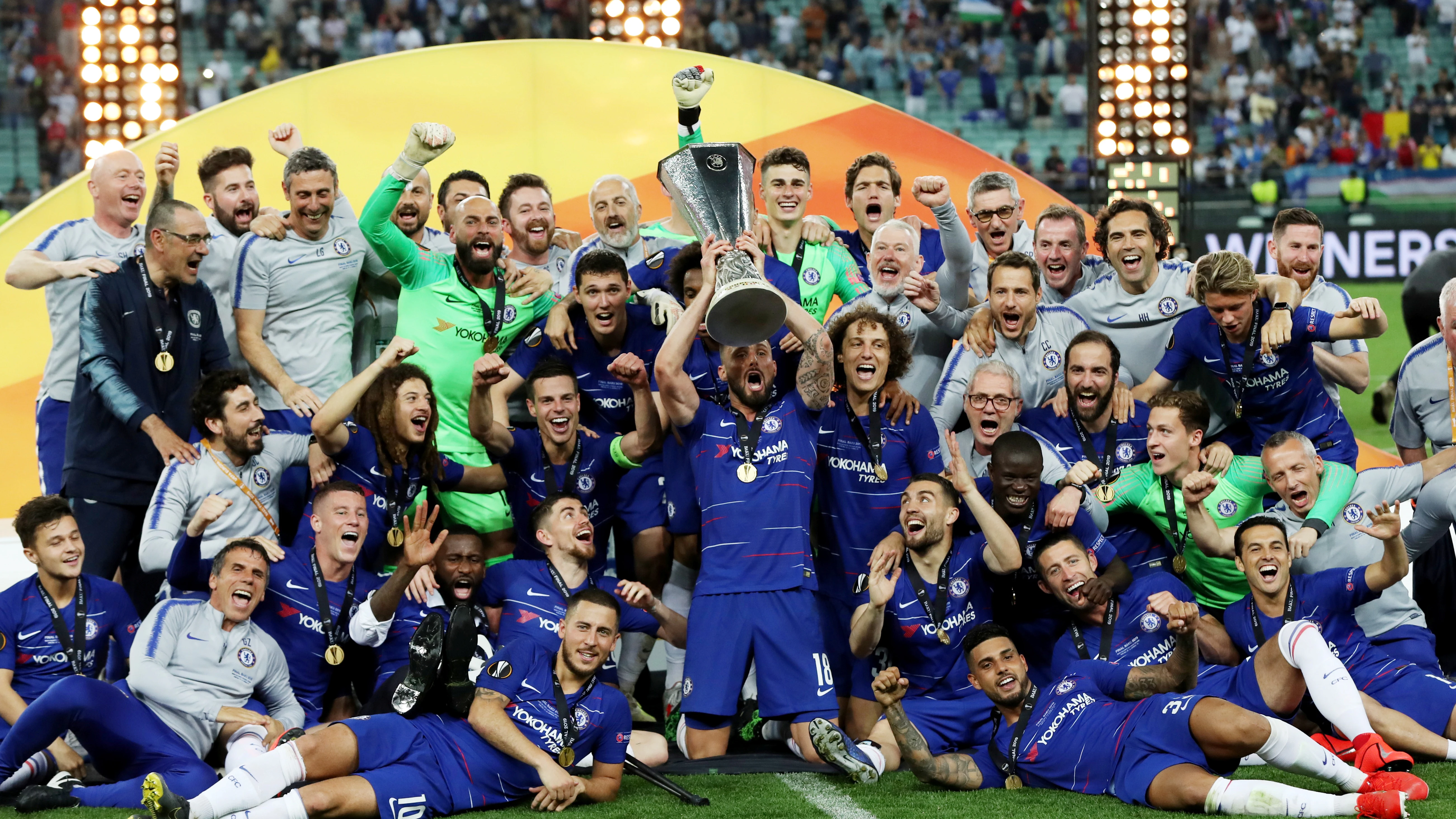 Los futbolistas del Chelsea levantan la Europa League