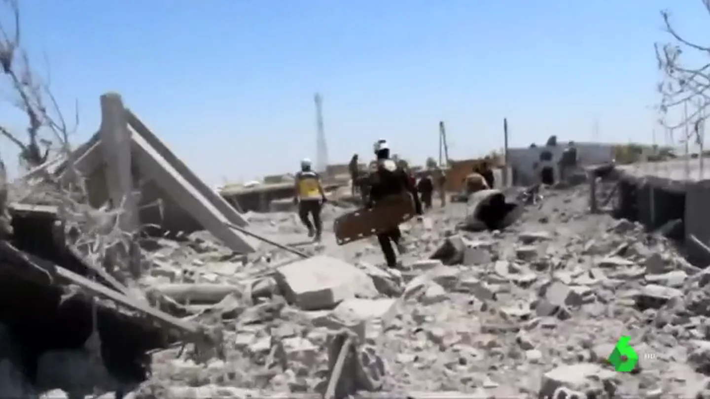 Las duras imágenes de la guerra de Siria: al menos 30 civiles, entre ellos 13 niños, muertos en bombardeos en la región de Idlib Las duras imágenes de la guerra de Siria: al menos 30 civiles, entre ellos 13 niños, muertos en bombardeos en la región de Idlib
