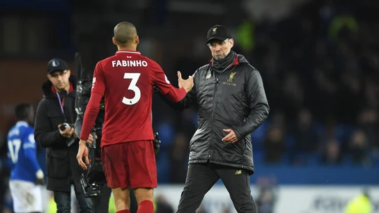 Klopp felicita a Fabinho tras un partido con el Liverpool Klopp felicita a Fabinho tras un partido con el Liverpool