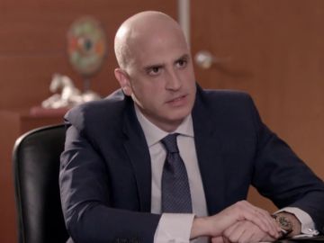 El Jefe infiltrado de 'Redur' explota contra uno de los trabajadores: "¿Por qué te comportas así? ¿eres tonto?" El Jefe infiltrado de 'Redur' explota contra uno de los trabajadores: "¿Por qué te comportas así? ¿eres tonto?"