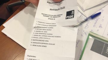 La papeleta del PSOE cortada con tijeras