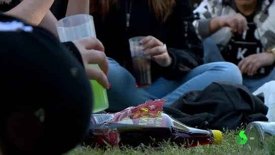 Los estereotipos de género también existen en el consumo de drogas: si ella bebe "busca algo", si lo hace él es "más masculino" Los estereotipos de género también existen en el consumo de drogas: si ella bebe "busca algo", si lo hace él es "más masculino"