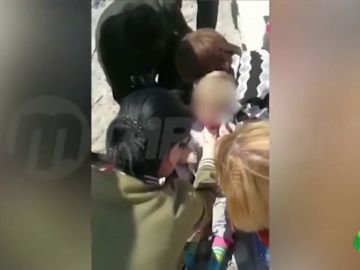 Cinco niños heridos al salir volando un castillo hinchable en Rusia Cinco niños heridos al salir volando un castillo hinchable en Rusia