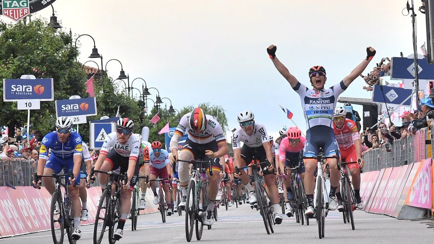 Damiano Cima celebra su victoria en la 18ª etapa del Giro Damiano Cima celebra su victoria en la 18ª etapa del Giro