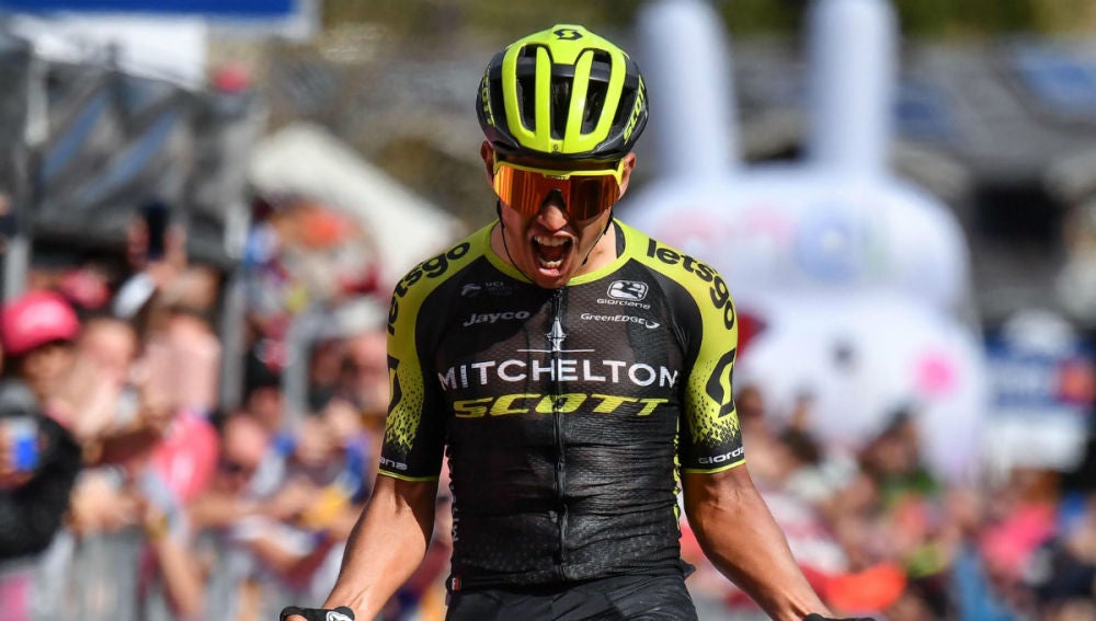 Esteban Chaves celebra la victoria de etapa
