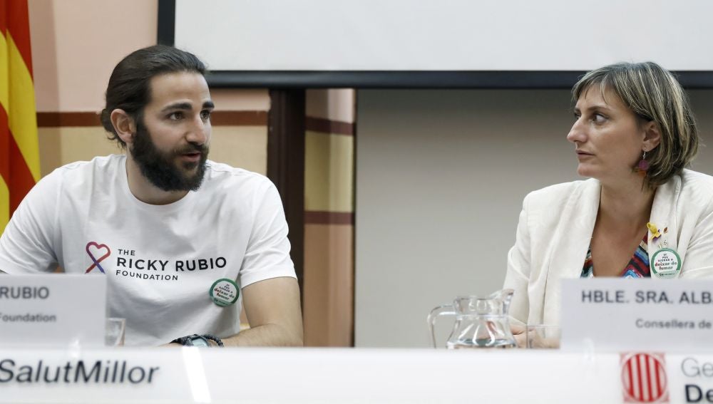 La consellera de Salud, Alba Vergés, y el jugador de la NBA Ricky Rubio