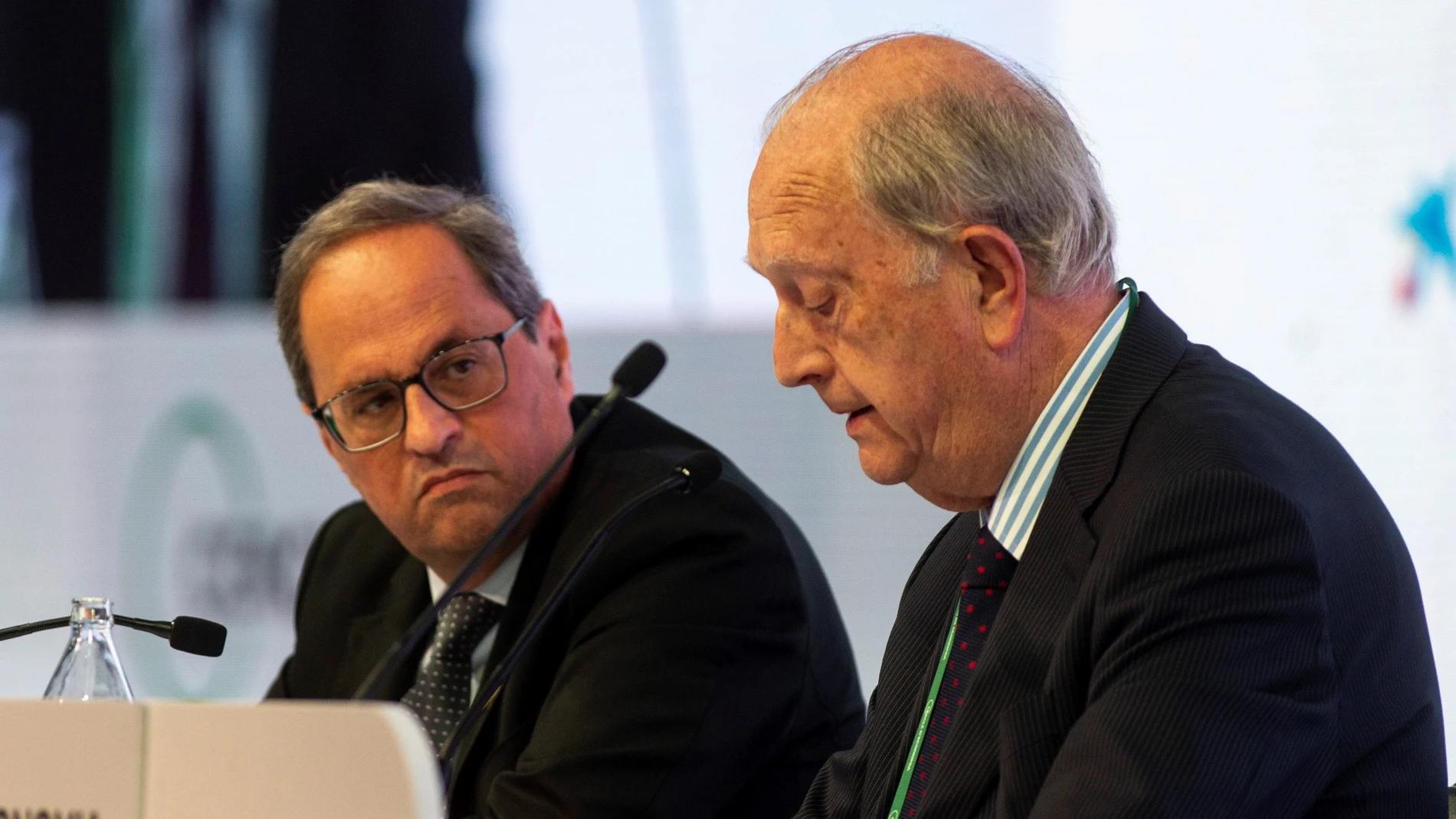 El presidente de la Generalitat, Quim Torra,acompañado por el presidente del Círculo de Economía, Juan José Bruguera