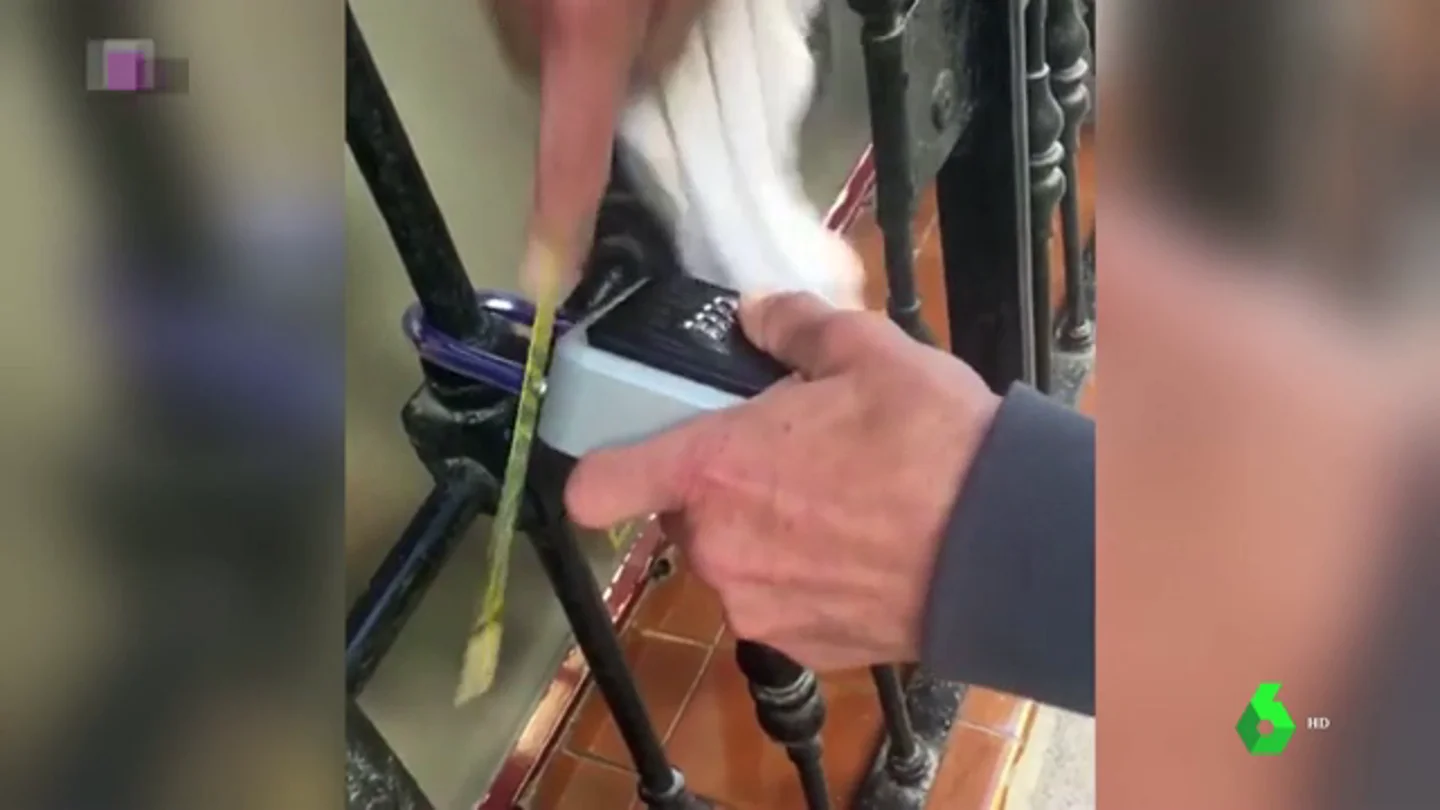 Llega el 'comando loctite' para acabar con los pisos turísticos en Madrid Llega el 'comando loctite' para acabar con los pisos turísticos en Madrid