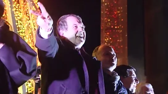 Abel Caballero con las luces de Vigo de fondo Abel Caballero con las luces de Vigo de fondo