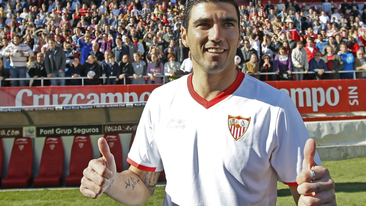 José Antonio Reyes, en una foto con el Sevilla