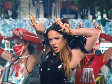 Rosalía en su nuevo videoclip 'Aute Cuture' Rosalía en su nuevo videoclip 'Aute Cuture'