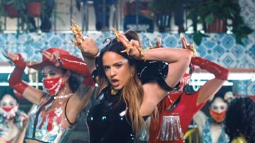 Rosalía en su nuevo videoclip 'Aute Cuture'