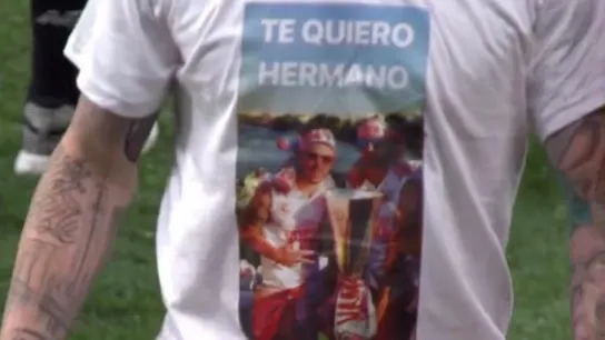 El homenaje de Alberto Moreno El homenaje de Alberto Moreno