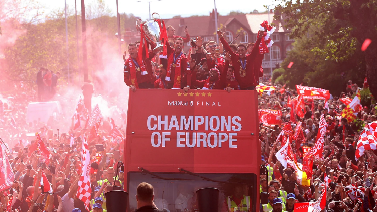El Liverpool festeja la Champions League El Liverpool festeja la Champions League