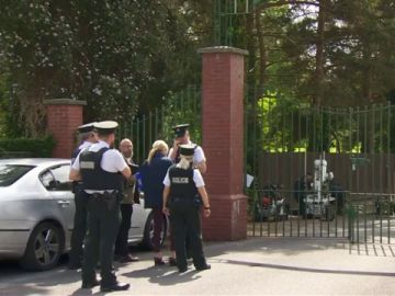 Hallan una bomba debajo del coche de un policía en Belfast, Irlanda del Norte Hallan una bomba debajo del coche de un policía en Belfast, Irlanda del Norte