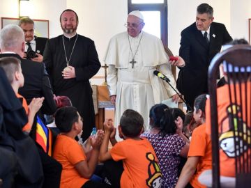 El papa Francisco acaba su viaje pastoral a Rumanía con una visita al barrio Barbu Lautaru de Blaj El papa Francisco acaba su viaje pastoral a Rumanía con una visita al barrio Barbu Lautaru de Blaj