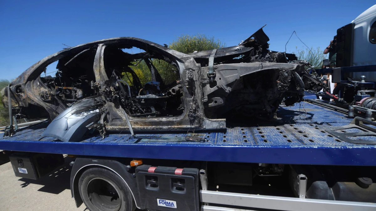 El coche en el que viajan Reyes y sus familiares