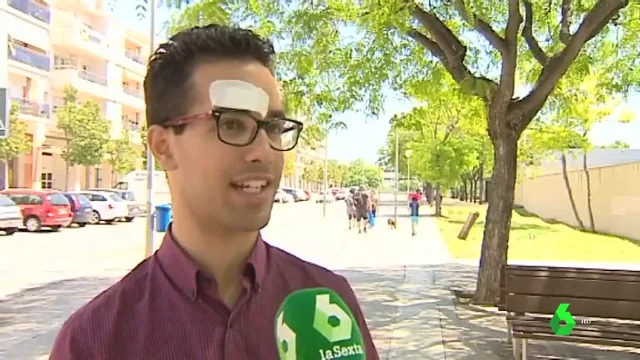 El joven víctima de la agresión homófoba en Barcelona afirma que sus atacantes le golpearon con un bolardo de hierro