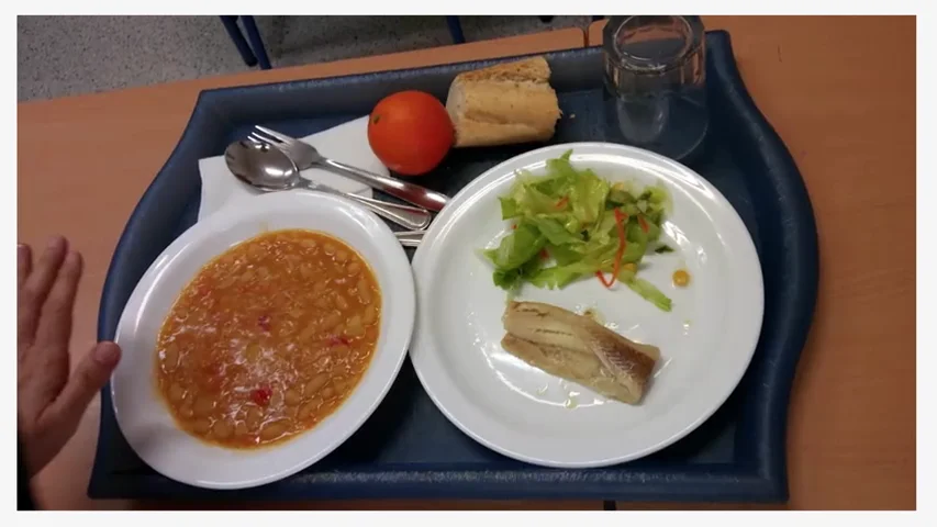 Esto es lo que comen los niños en los comedores escolares: "El pescado era cartón mojado"