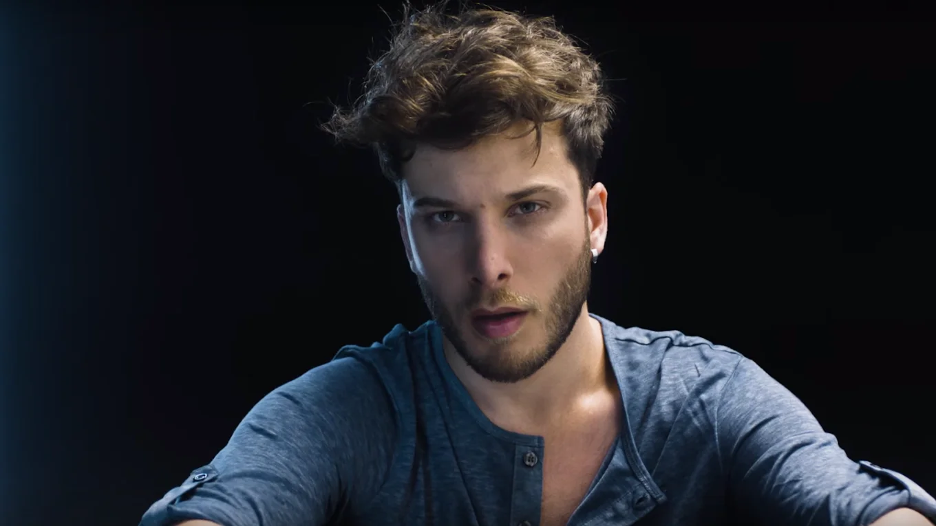 Blas Cantó en el videoclip de 'Hang Ups' con Scott Helman 