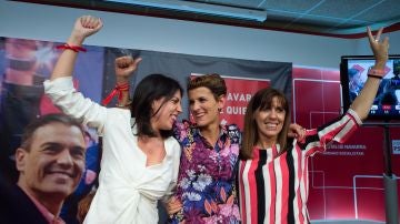 María Chivite, Adriana Maldonado y Maite Esporrín en la sede del PSOE-PSN
