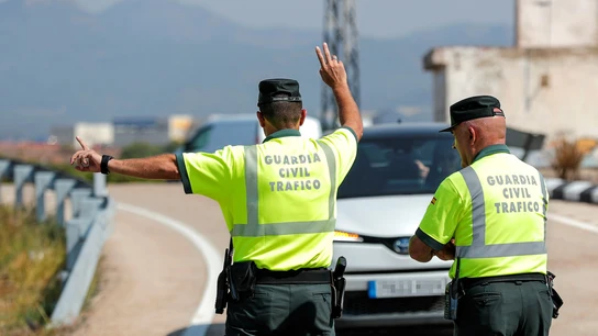 Control de la Guardia Civil de Tráfico Control de la Guardia Civil de Tráfico