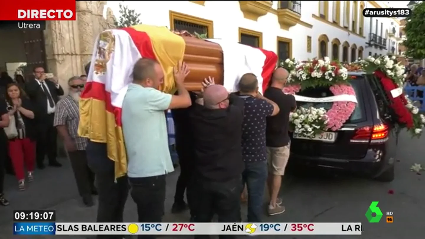 Multitudinario adiós a José Antonio Reyes en un emotivo funeral en Utrera Multitudinario adiós a José Antonio Reyes en un emotivo funeral en Utrera
