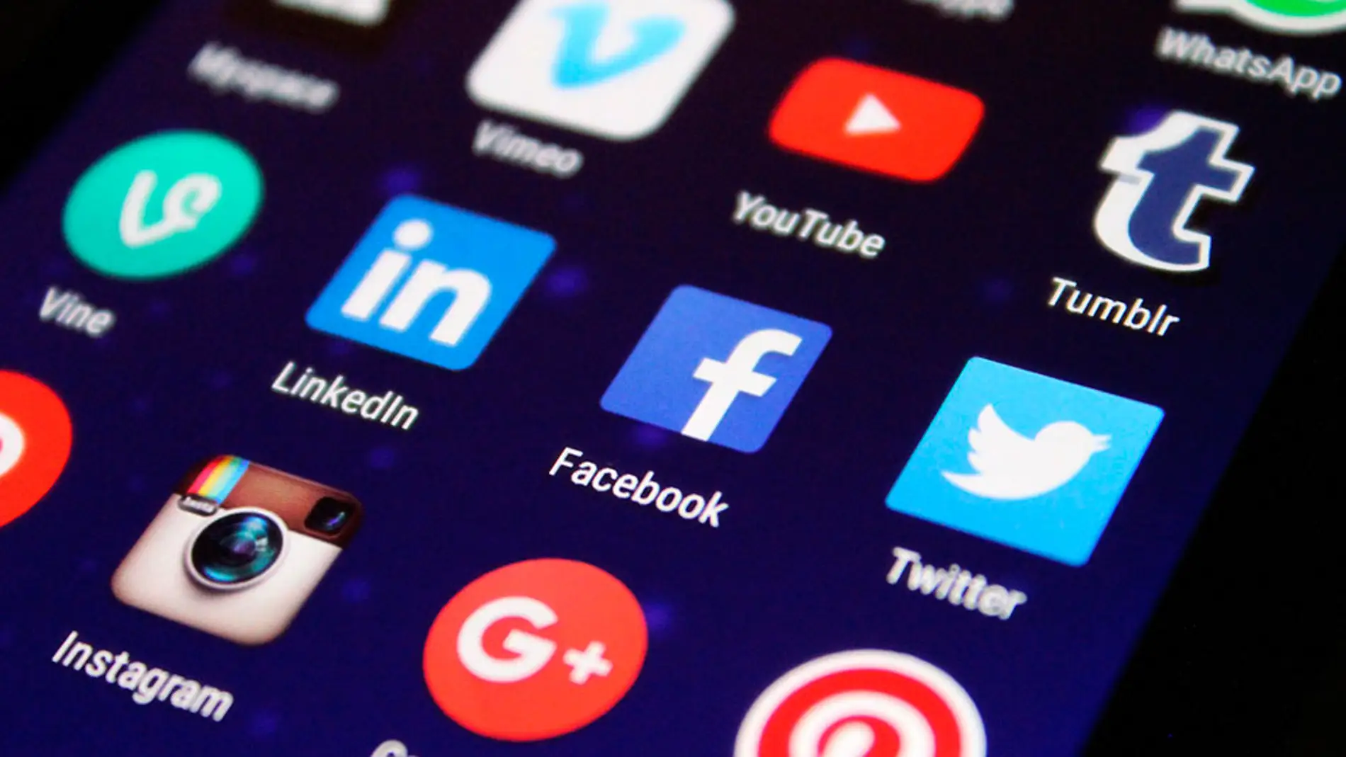 Nuestros perfiles en redes sociales serán estudiados por Estados Unidos Nuestros perfiles en redes sociales serán estudiados por Estados Unidos