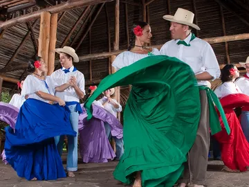 Bailes típicos Bailes típicos