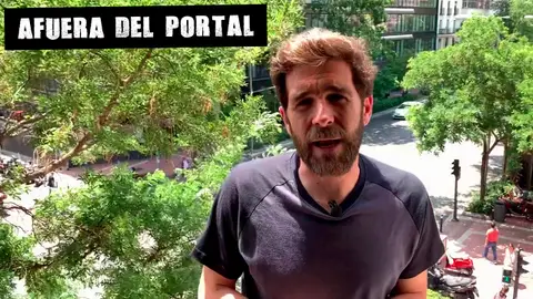Gonzo reflexiona sobre los accidentes de tráfico. Afuera del portal