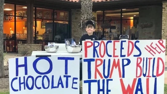 Benton vendiendo limonada y chocolate para financiar el muro de Trump Benton vendiendo limonada y chocolate para financiar el muro de Trump