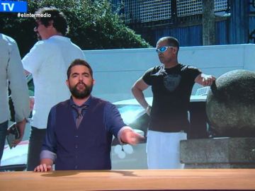 La sólida defensa de Dani Mateo a un taxista que acude en falda a trabajar: "Tu lucha es mi lucha" La sólida defensa de Dani Mateo a un taxista que acude en falda a trabajar: "Tu lucha es mi lucha"