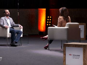 Alfonso Delgado en su charla con Helena Resano Alfonso Delgado en su charla con Helena Resano