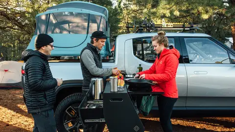 Rivian R1T Rivian R1T equipará una cocina
