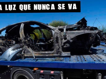 El vehículo de Reyes calcinado tras el accidente mortal. El vehículo de Reyes calcinado tras el accidente mortal.
