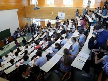 Alumnos haciendo el examen de Selectividad en Madrid Alumnos haciendo el examen de Selectividad en Madrid