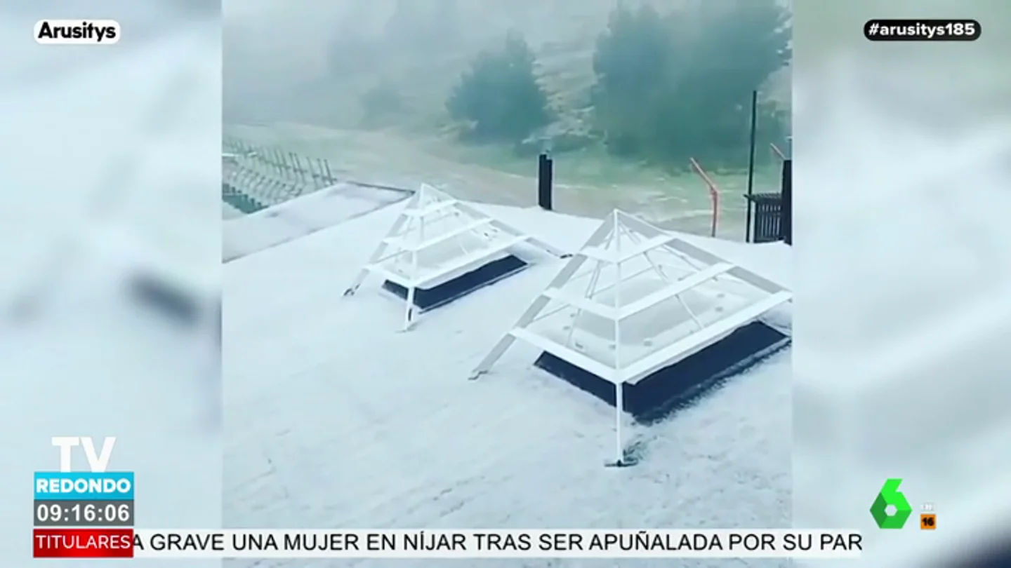 La imagen más sorprendente del día: así nieva en Madrid en pleno junio La imagen más sorprendente del día: así nieva en Madrid en pleno junio