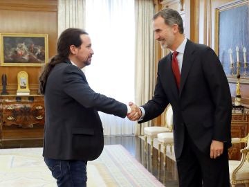 Iglesias antes de reunirse con el rey Iglesias antes de reunirse con el rey