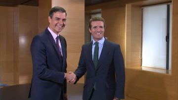 Pedro Sánchez y Casado cumplen "cordialmente" con el compromiso de reunirse 