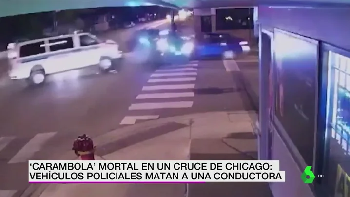 Muere una conductora tras ser arrollada por dos coches patrulla en un cruce de Chicago