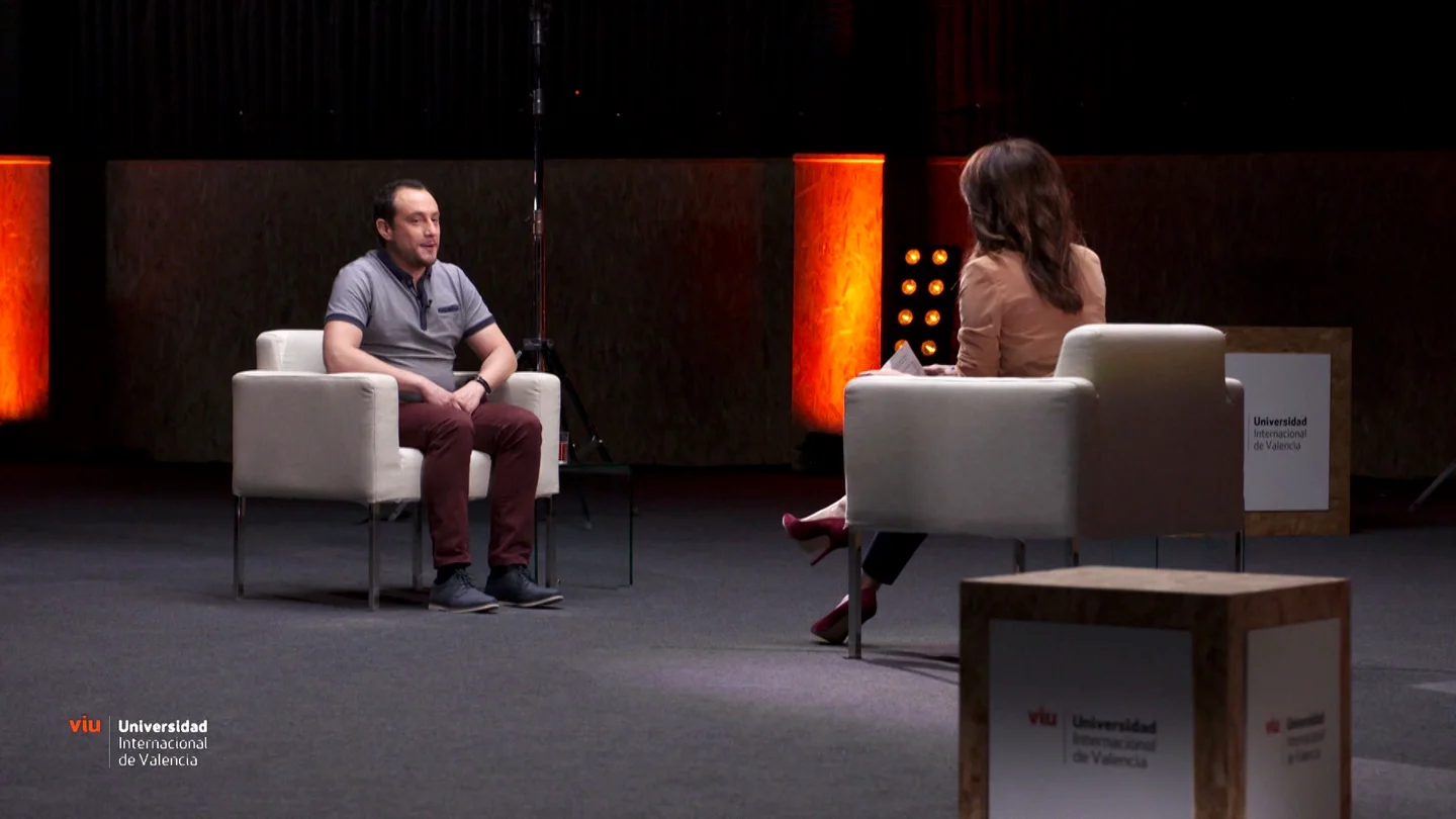 Jorge Batalla en su charla con Helena Resano Jorge Batalla en su charla con Helena Resano