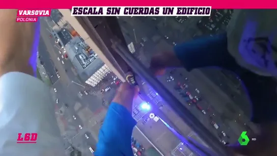 El 'Spider-Man' de Silesia escala un edificio de 170 metros sin cuerda El 'Spider-Man' de Silesia escala un edificio de 170 metros sin cuerda