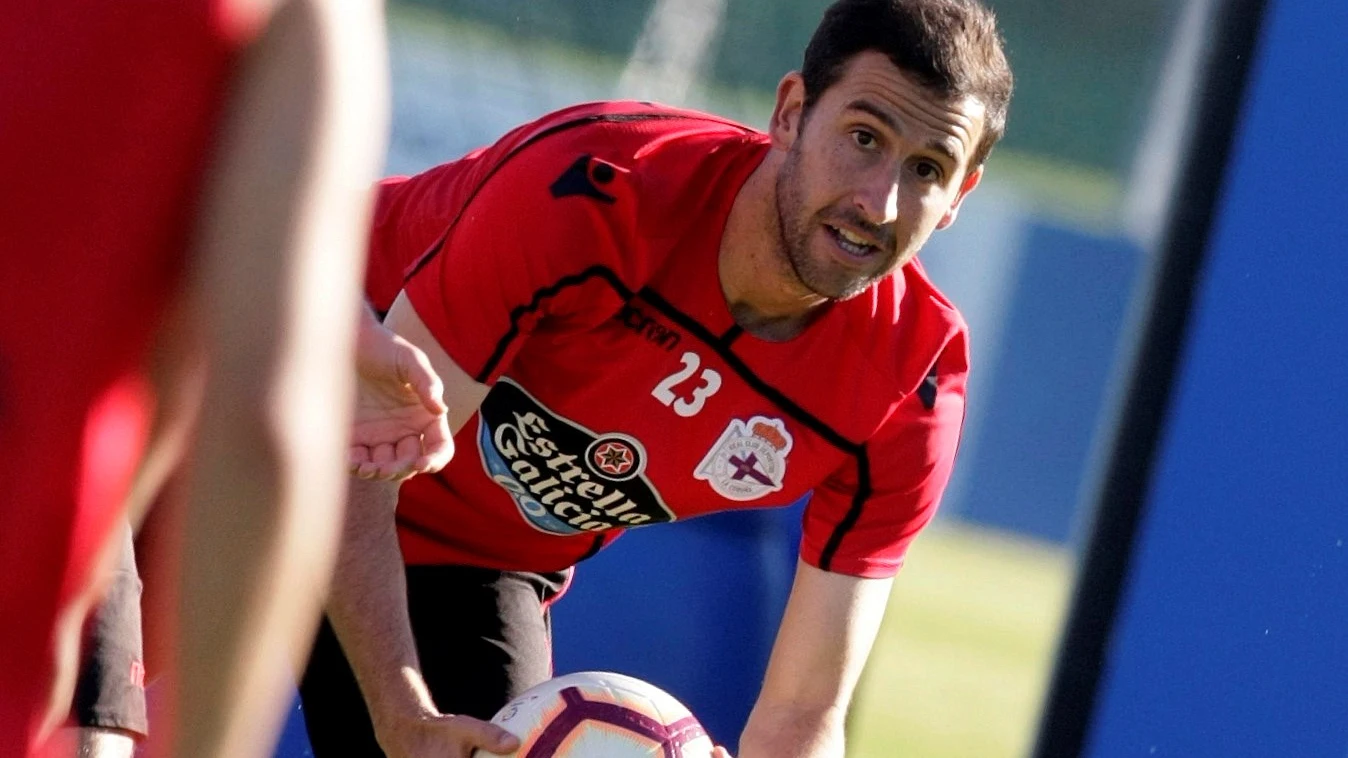 Íñigo López, en un entrenamiento del Deportivo