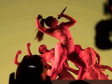 La cantante Rosalía, durante el concierto de la jornada de clausura del Primavera Sound La cantante Rosalía, durante el concierto de la jornada de clausura del Primavera Sound