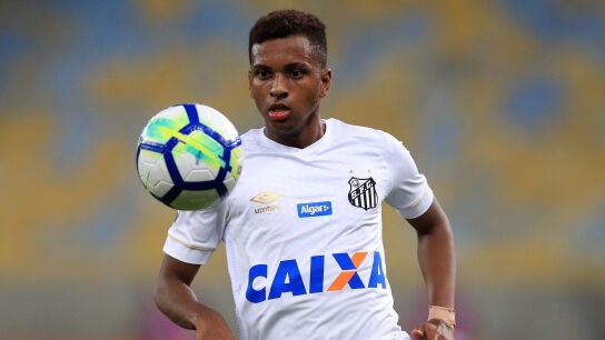 Rodrygo en un partido del Santos