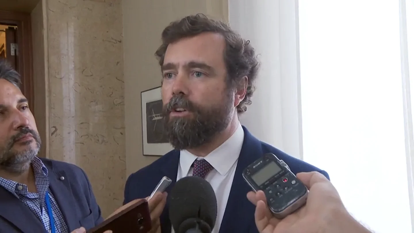 Vox amenaza con vetar el Orgullo LGTBI en Madrid: "Habrá que ver si seguimos permitiéndolo" Vox amenaza con vetar el Orgullo LGTBI en Madrid: "Habrá que ver si seguimos permitiéndolo"