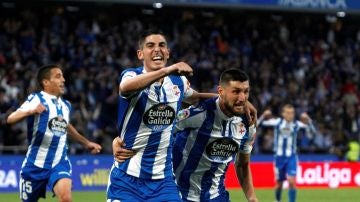 Carlos Fernández y Borja Valle celebran un gol en Riazor