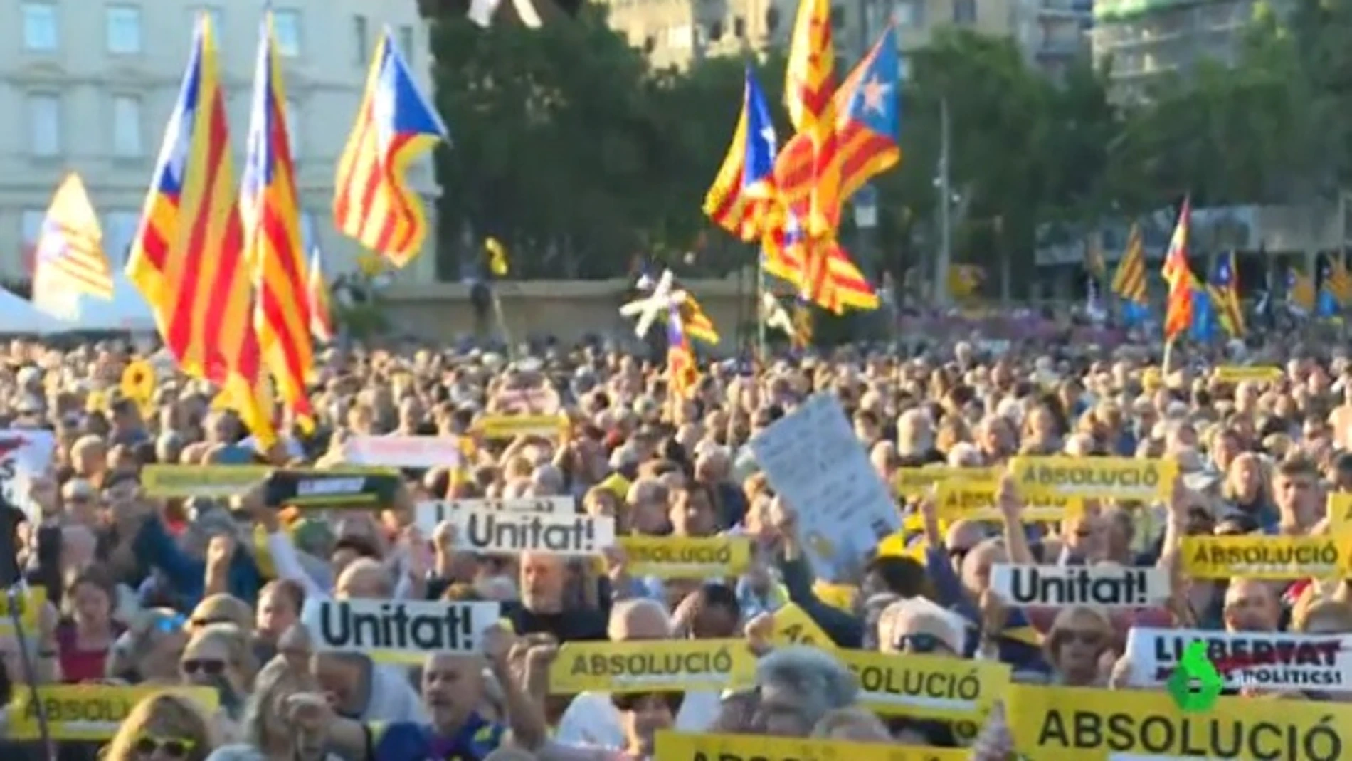 Imagen de la concentración que se ha llevado a cabo en la Plaza de Catalunya, Barcelona.