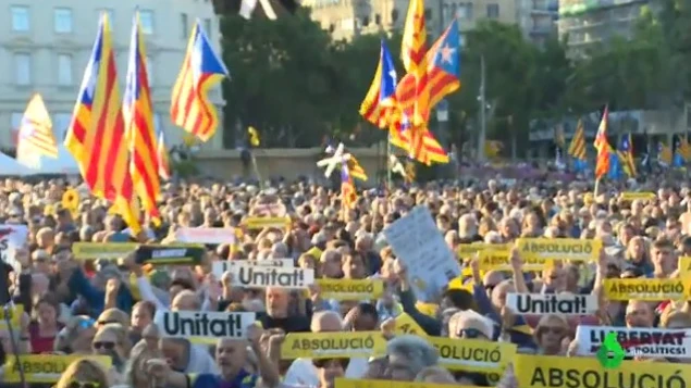 Imagen de la concentración que se ha llevado a cabo en la Plaza de Catalunya, Barcelona.