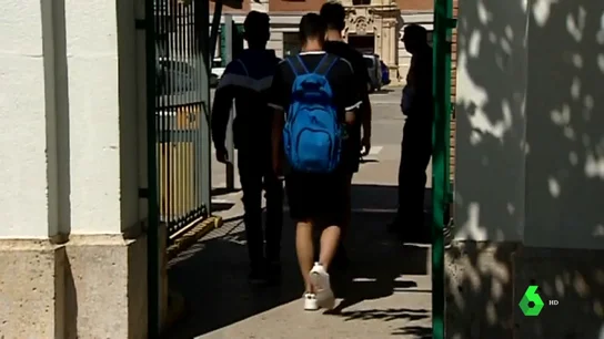 Un alumno pincha a su profesora con un cuchillo por una nota en Valencia Un alumno pincha a su profesora con un cuchillo por una nota en Valencia